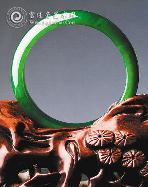 某品牌碧玉手鐲