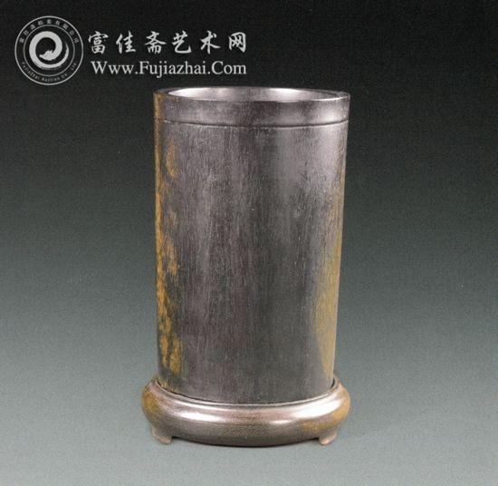 1966年寶山區(qū)顧村朱守城墓出土明代紫檀木筆筒